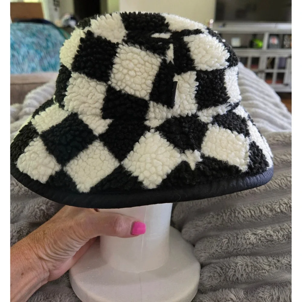 Vans Checkerboard Sherpa Bucket Hat Black White Fleece Streetwear Logo Accessory